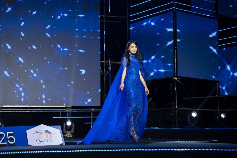 NTK Châu Loan gây ấn tượng mạnh mẽ tại Lễ hội du lịch Hà Nội năm 2025 với 2 bộ sưu tập 