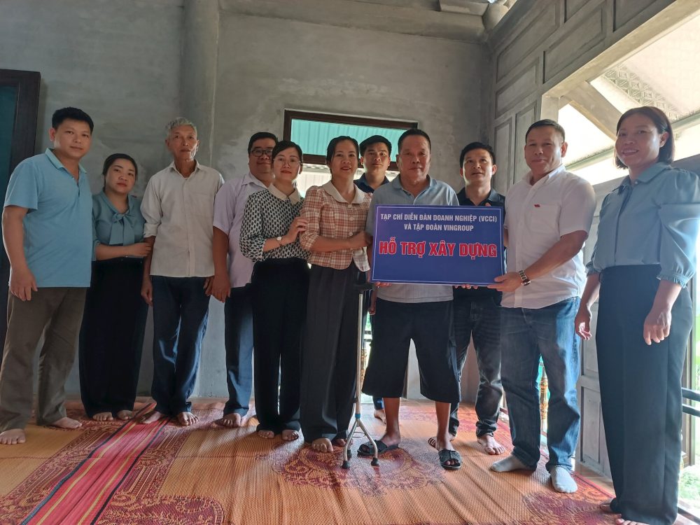 Tạp chí Diễn đàn Doanh nghiệp trao 5 nhà tình nghĩa tại Tuyên Quang, Lào Cai Tạp chí Diễn đàn Doanh nghiệp trao 5 nhà tình nghĩa tại Tuyên Quang, Lào Cai