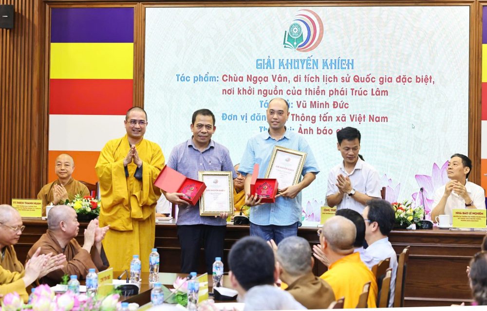 Trao Giải báo chí Phật giáo toàn quốc lần thứ nhất năm 2024 và phát động Giải báo chí Phật giáo năm 2025 Trao Giải báo chí Phật giáo toàn quốc lần thứ nhất năm 2024 và phát động Giải báo chí Phật giáo năm 2025