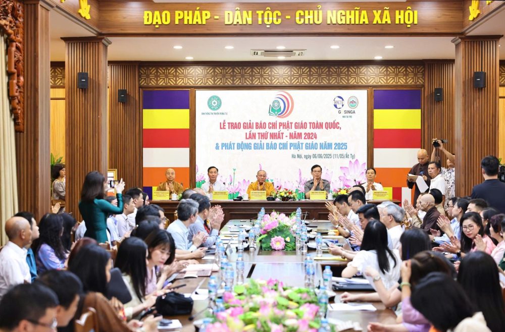 Trao Giải báo chí Phật giáo toàn quốc lần thứ nhất năm 2024 và phát động Giải báo chí Phật giáo năm 2025 Trao Giải báo chí Phật giáo toàn quốc lần thứ nhất năm 2024 và phát động Giải báo chí Phật giáo năm 2025