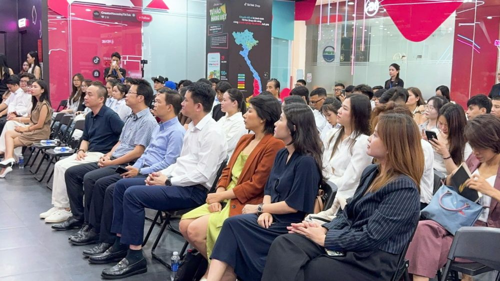 Khởi nghiệp “Triệu Views” và đạo đức trong kinh doanh thương mại điện tử Khởi nghiệp “Triệu Views” và đạo đức trong kinh doanh thương mại điện tử