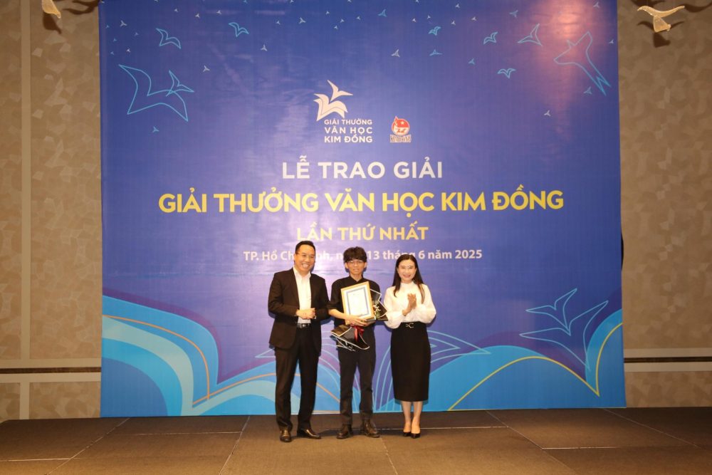Trao giải Giải thưởng Văn học Kim Đồng lần thứ nhất Trao giải Giải thưởng Văn học Kim Đồng lần thứ nhất