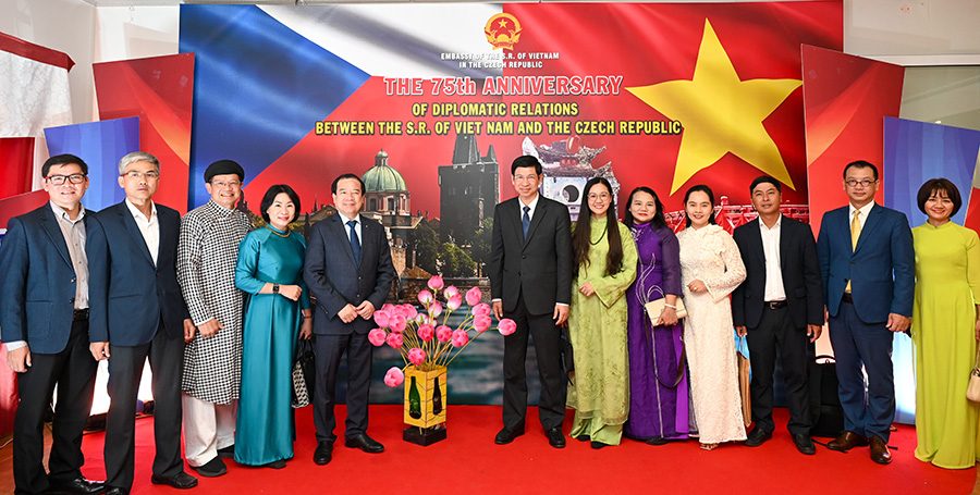“Tinh hoa văn hóa Việt Nam” tỏa sáng trong lòng Thủ đô Praha, CH Séc “Tinh hoa văn hóa Việt Nam” tỏa sáng trong lòng Thủ đô Praha, CH Séc