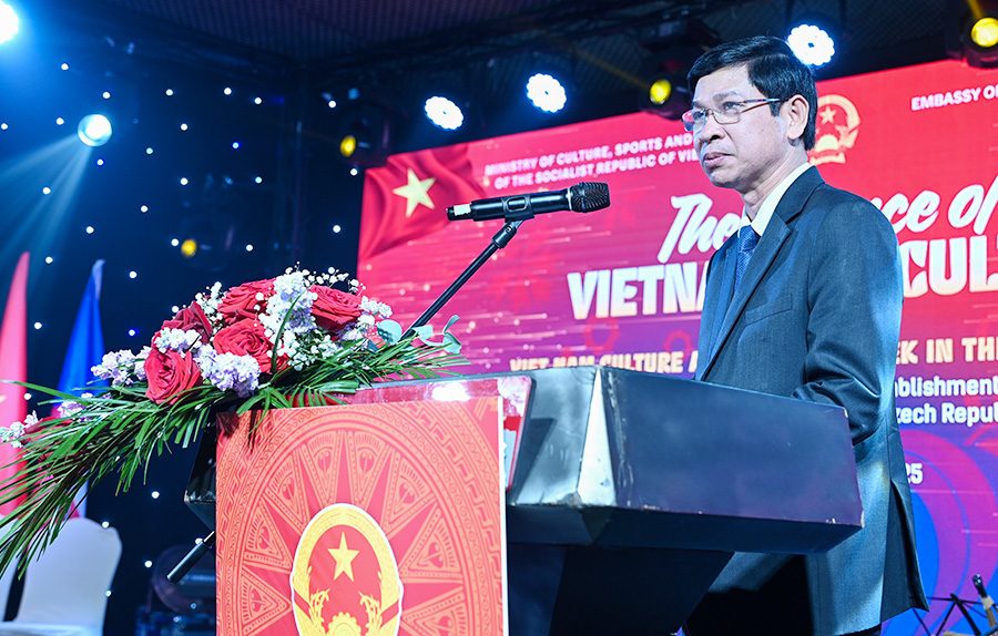 “Tinh hoa văn hóa Việt Nam” tỏa sáng trong lòng Thủ đô Praha, CH Séc “Tinh hoa văn hóa Việt Nam” tỏa sáng trong lòng Thủ đô Praha, CH Séc