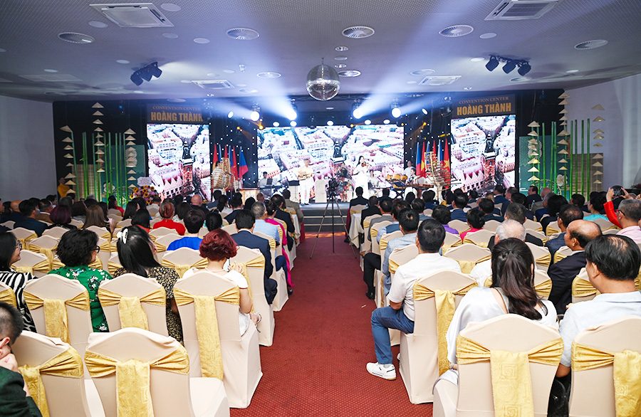 “Tinh hoa văn hóa Việt Nam” tỏa sáng trong lòng Thủ đô Praha, CH Séc “Tinh hoa văn hóa Việt Nam” tỏa sáng trong lòng Thủ đô Praha, CH Séc