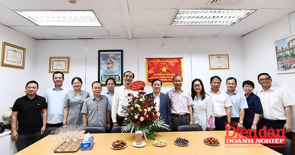 Tạp chí Diễn đàn Doanh nghiệp trân trọng cảm ơn Tạp chí Diễn đàn Doanh nghiệp trân trọng cảm ơn