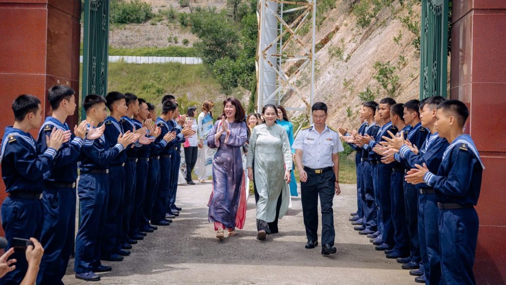 Từ trái tim hậu phương đến Trường Sa thân yêu Từ trái tim hậu phương đến Trường Sa thân yêu