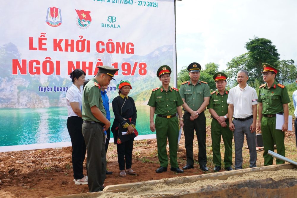 Tuổi trẻ Công an nhân dân thắp lửa tri ân, trao yêu thương đến vùng biên Tuổi trẻ Công an nhân dân thắp lửa tri ân, trao yêu thương đến vùng biên