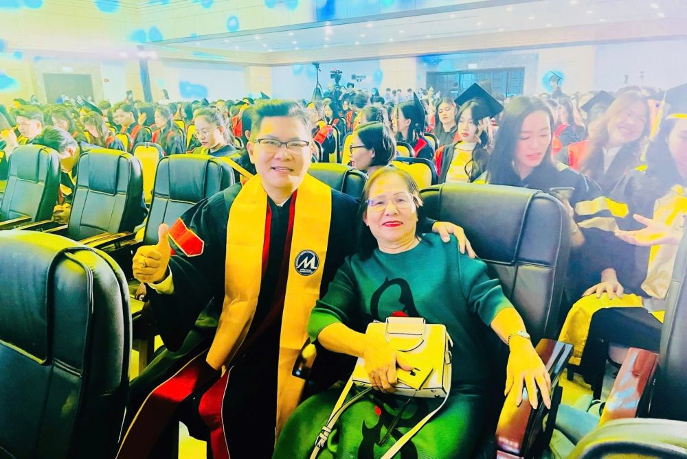Chuyện đời xúc động phía sau hai ca khúc về mẹ của doanh nhân Lê Bá Thường Chuyện đời xúc động phía sau hai ca khúc về mẹ của doanh nhân Lê Bá Thường