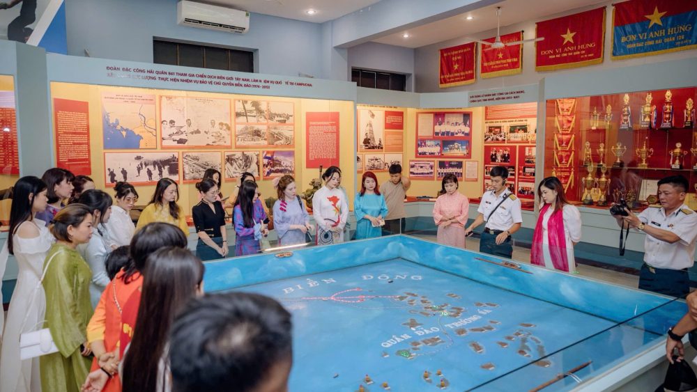 Từ trái tim hậu phương đến Trường Sa thân yêu Từ trái tim hậu phương đến Trường Sa thân yêu