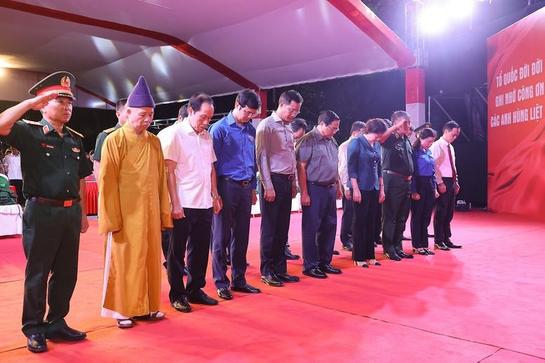 Thủ tướng: Các Anh hùng liệt sĩ đã làm rạng rỡ non sông, đất nước ta Thủ tướng: Các Anh hùng liệt sĩ đã làm rạng rỡ non sông, đất nước ta