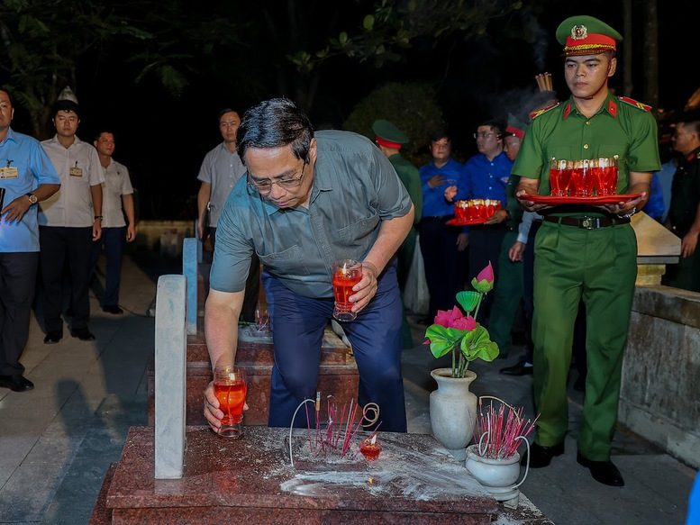 Thủ tướng: Các Anh hùng liệt sĩ đã làm rạng rỡ non sông, đất nước ta Thủ tướng: Các Anh hùng liệt sĩ đã làm rạng rỡ non sông, đất nước ta