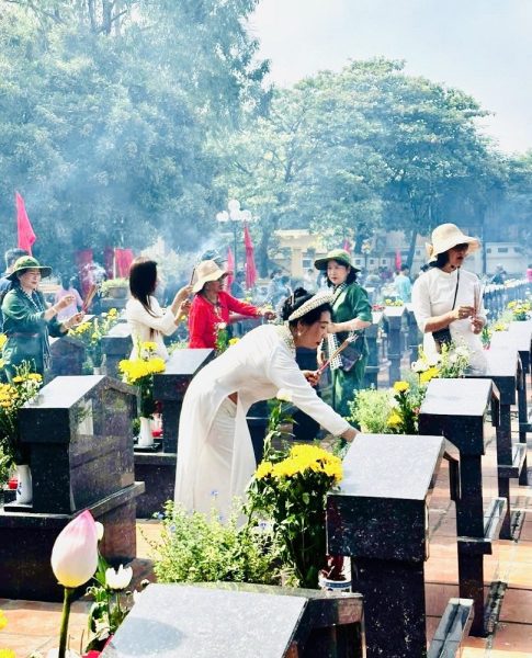 HĐHPHN: Dâng hương, tri ân tưởng niệm AHLS HĐHPHN: Dâng hương, tri ân tưởng niệm AHLS