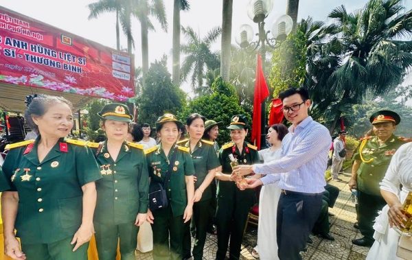 HĐHPHN: Dâng hương, tri ân tưởng niệm AHLS HĐHPHN: Dâng hương, tri ân tưởng niệm AHLS