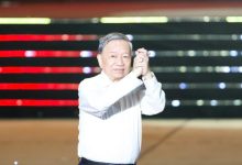 Tổng Bí thư Tô Lâm dự chương trình nghệ thuật chính luận “Dưới cờ vinh quang”