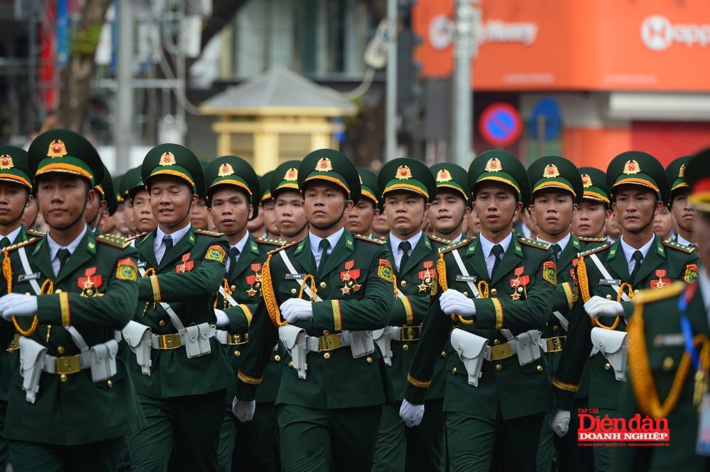 Khí thế rạng ngời của Khối Doanh nhân Việt Nam tổng duyệt diễu binh A80