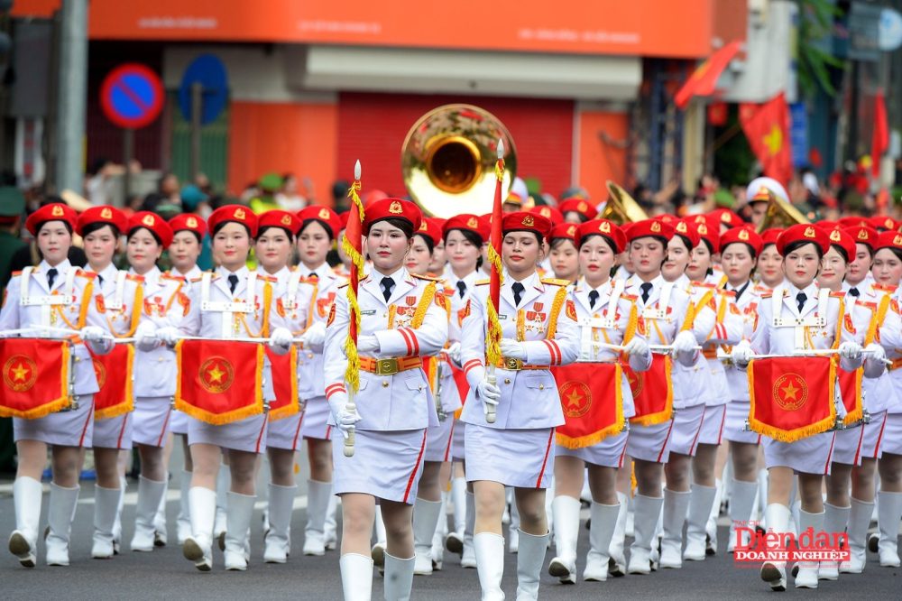 Khí thế rạng ngời của Khối Doanh nhân Việt Nam tổng duyệt diễu binh A80