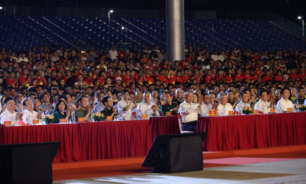 Tổng Bí thư Tô Lâm dự chương trình nghệ thuật chính luận “Dưới cờ vinh quang” Tổng Bí thư Tô Lâm dự chương trình nghệ thuật chính luận “Dưới cờ vinh quang”