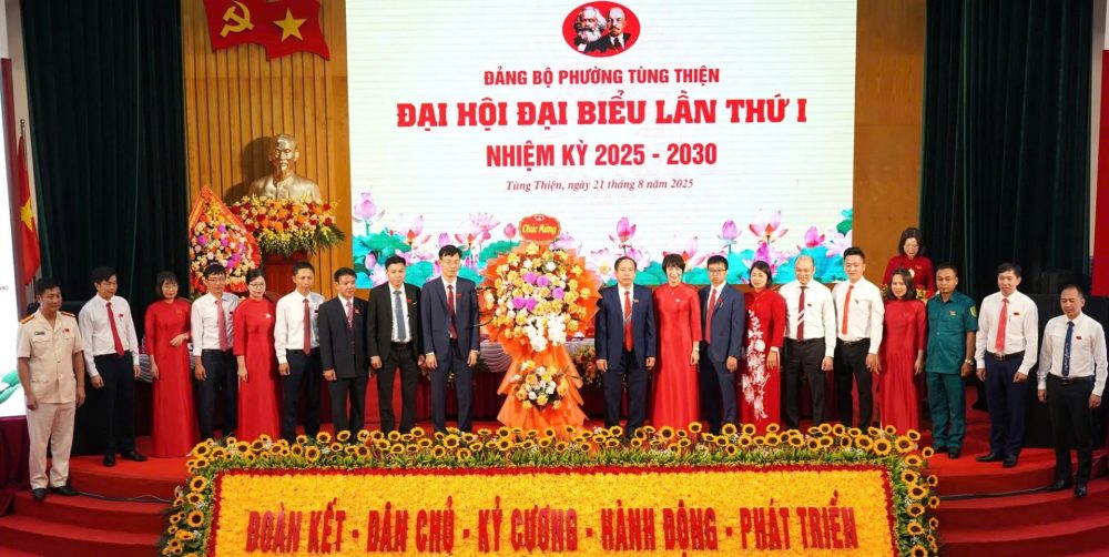 Phường Tùng Thiện quyết tâm đẩy mạnh chuyển đổi số, phát triển kinh tế nhanh và bền vững Phường Tùng Thiện quyết tâm đẩy mạnh chuyển đổi số, phát triển kinh tế nhanh và bền vững