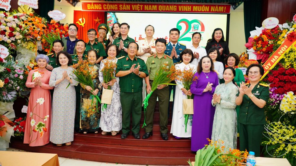 Lễ kỷ niệm 20 năm thành lập câu lạc bộ “Mãi mãi tuổi 20” Lễ kỷ niệm 20 năm thành lập câu lạc bộ “Mãi mãi tuổi 20”