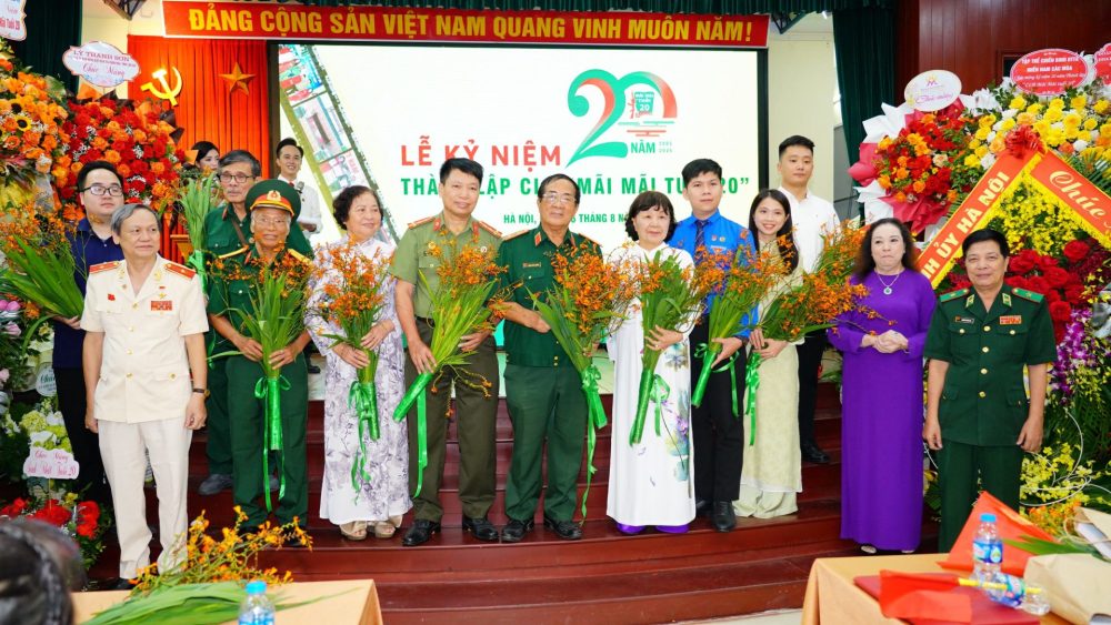 Lễ kỷ niệm 20 năm thành lập câu lạc bộ “Mãi mãi tuổi 20” Lễ kỷ niệm 20 năm thành lập câu lạc bộ “Mãi mãi tuổi 20”