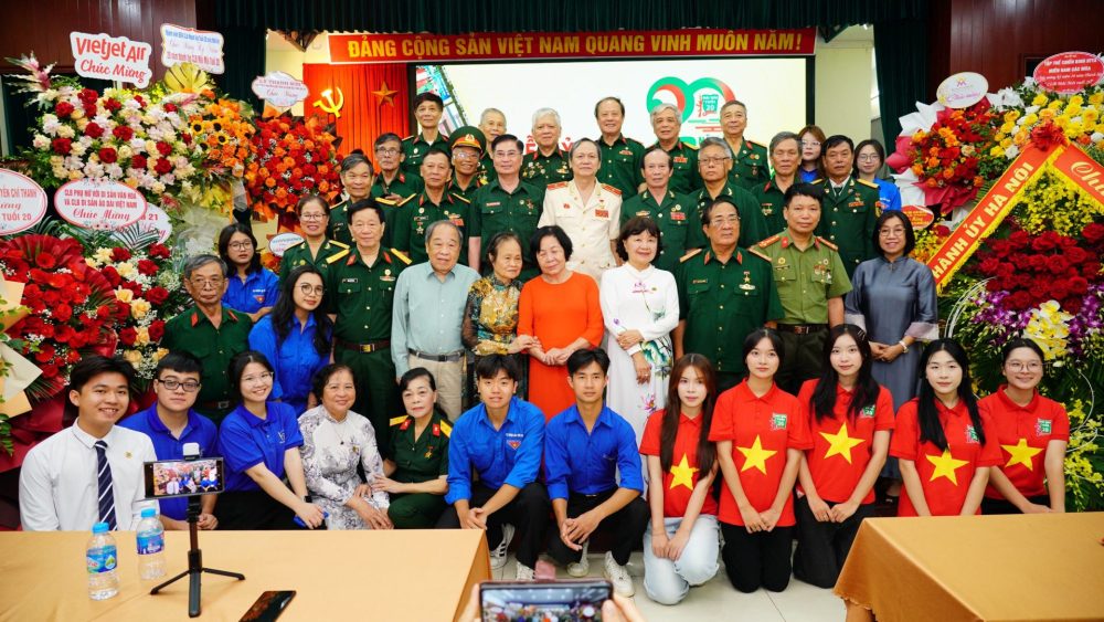 Lễ kỷ niệm 20 năm thành lập câu lạc bộ “Mãi mãi tuổi 20” Lễ kỷ niệm 20 năm thành lập câu lạc bộ “Mãi mãi tuổi 20”