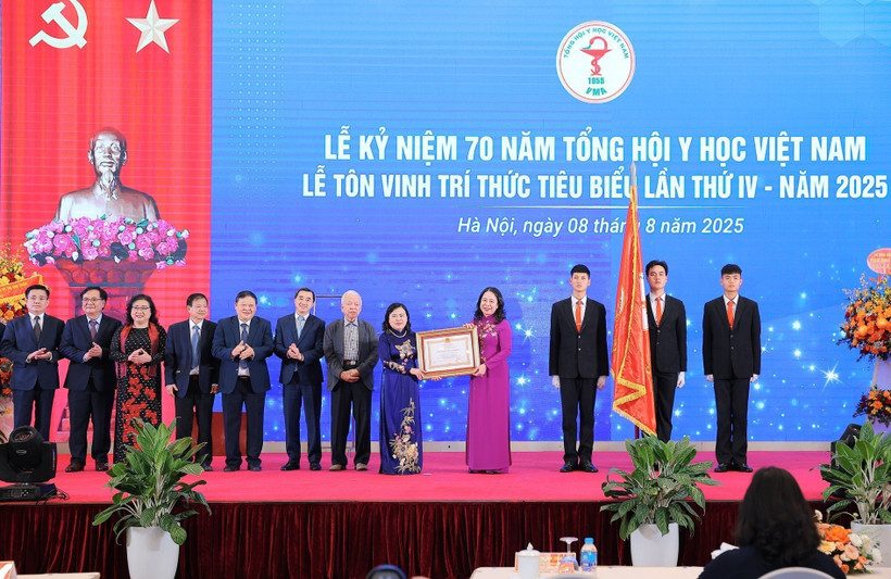 Tổng hội Y học Việt Nam: Hành trình 70 năm công hiến vì sức khỏe nhân dân Tổng hội Y học Việt Nam: Hành trình 70 năm công hiến vì sức khỏe nhân dân