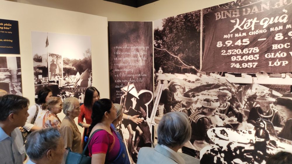 Khai mạc trưng bày chuyên đề “Bình dân học vụ - thắp sáng tương lai”