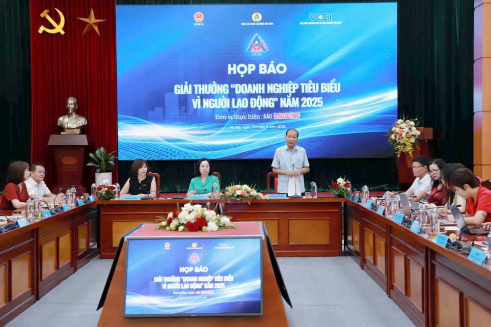 Vinh danh 28 doanh nghiệp tiêu biểu vì người lao động Vinh danh 28 doanh nghiệp tiêu biểu vì người lao động