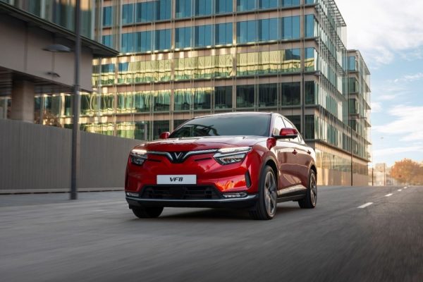 VinFast bắt tay Plugsurfing mở rộng mạng lưới sạc xe điện khắp châu Âu