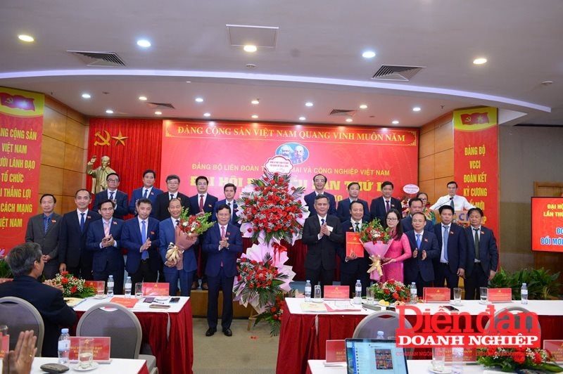 Ra mắt Ban Chấp hành Đảng bộ VCCI nhiệm kỳ 2025-2030 Ra mắt Ban Chấp hành Đảng bộ VCCI nhiệm kỳ 2025-2030