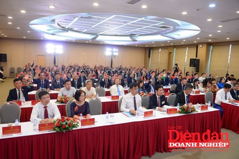 Ra mắt Ban Chấp hành Đảng bộ VCCI nhiệm kỳ 2025-2030 Ra mắt Ban Chấp hành Đảng bộ VCCI nhiệm kỳ 2025-2030