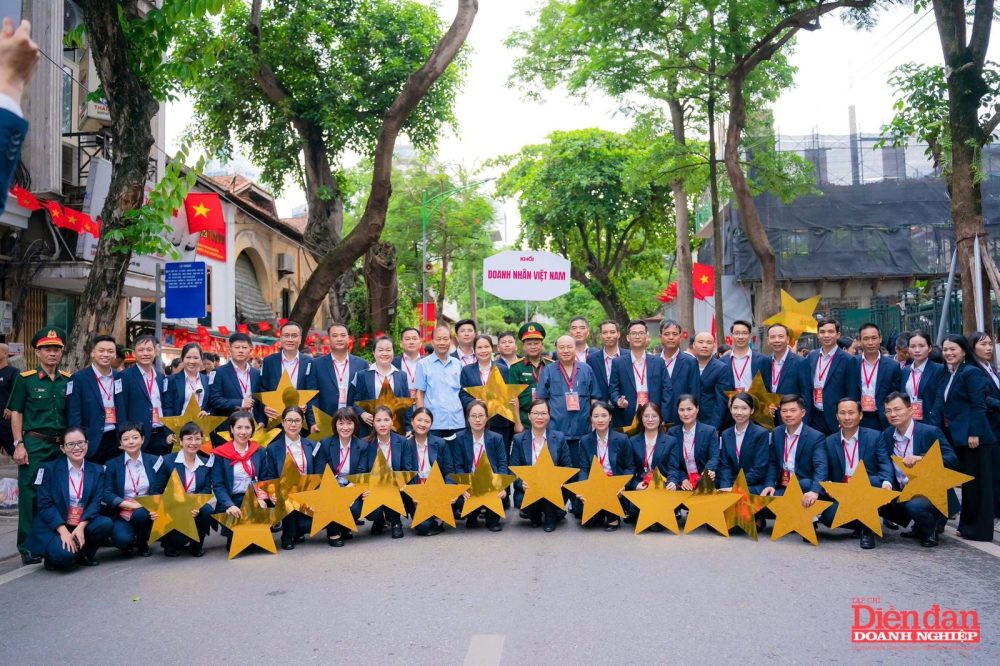 Khối Doanh nhân Việt Nam sơ duyệt diễu binh, diễu hành A80 Khối Doanh nhân Việt Nam sơ duyệt diễu binh, diễu hành A80