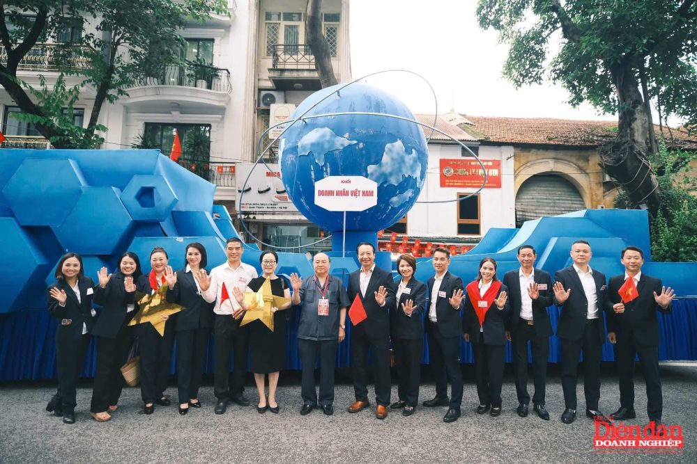 Khối Doanh nhân Việt Nam sơ duyệt diễu binh, diễu hành A80 Khối Doanh nhân Việt Nam sơ duyệt diễu binh, diễu hành A80