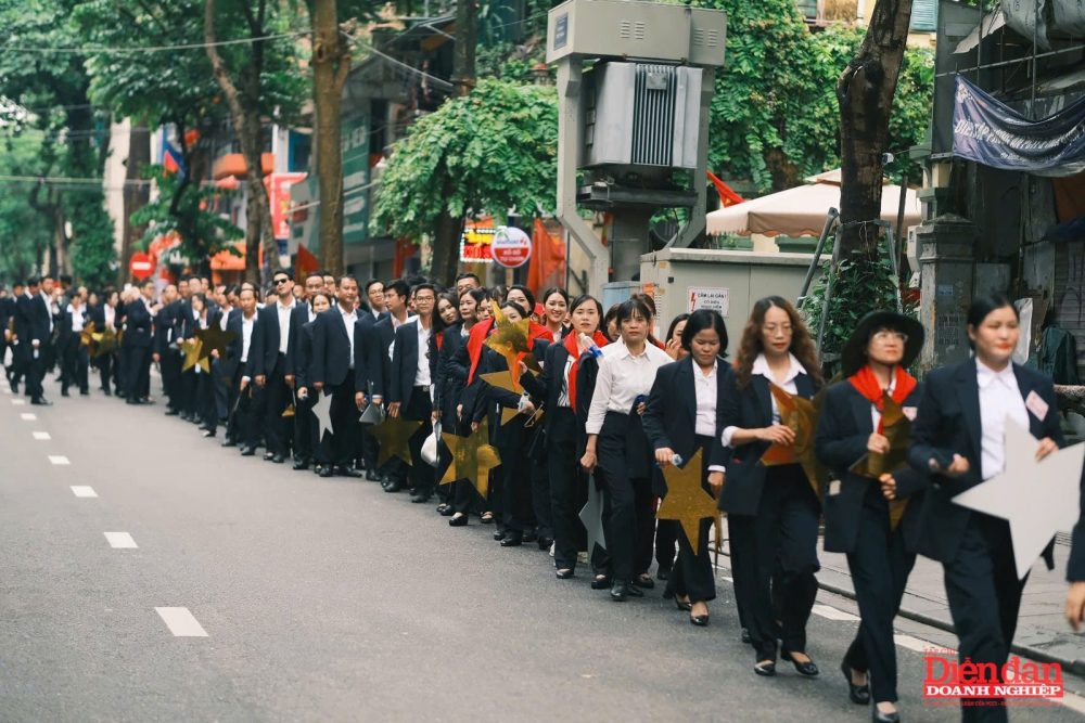 Khối Doanh nhân Việt Nam sơ duyệt diễu binh, diễu hành A80 Khối Doanh nhân Việt Nam sơ duyệt diễu binh, diễu hành A80