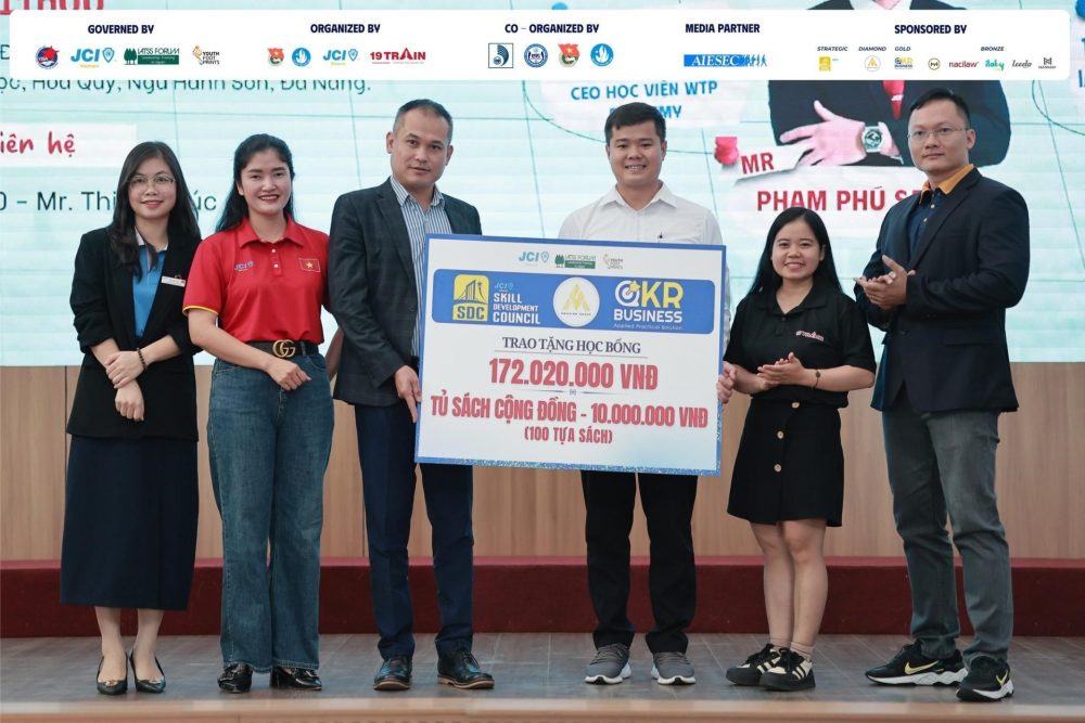 Dấu Chân Tuổi Trẻ 2025 – Hành trình lan tỏa tri thức, nuôi dưỡng khát vọng Dấu Chân Tuổi Trẻ 2025 – Hành trình lan tỏa tri thức, nuôi dưỡng khát vọng