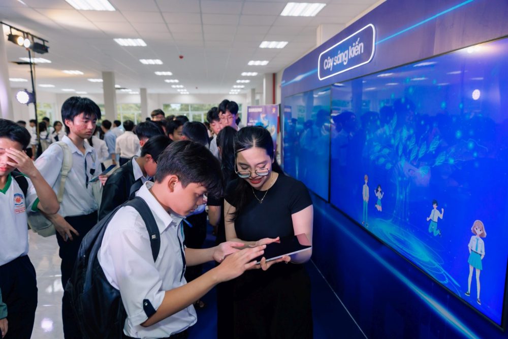 Samsung Solve for Tomorrow 2025 triển khai chuỗi School Tour tại Cần Thơ và Tây Ninh Samsung Solve for Tomorrow 2025 triển khai chuỗi School Tour tại Cần Thơ và Tây Ninh