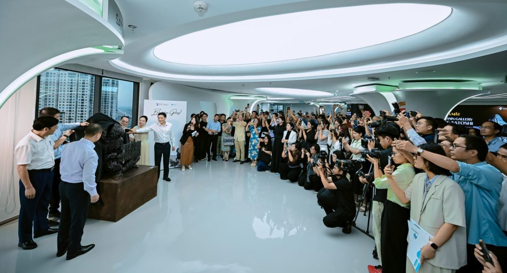 Tượng Satoshi thứ 5 trên thế giới chính thức về Việt Nam Tượng Satoshi thứ 5 trên thế giới chính thức về Việt Nam