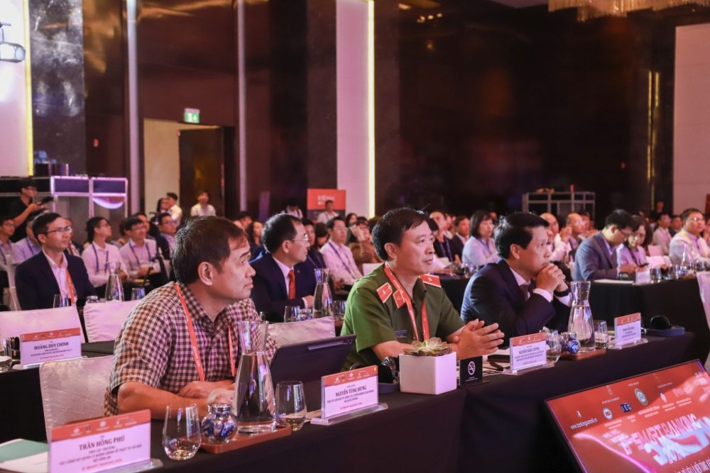 Smart Banking 2025: Dữ liệu là nền tảng, khách hàng là trung tâm trong chuyển đổi số ngân hàng Smart Banking 2025: Dữ liệu là nền tảng, khách hàng là trung tâm trong chuyển đổi số ngân hàng