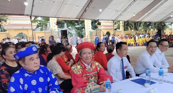 HĐHPVN dâng hương tri ân danh tướng đất Thăng Long HĐHPVN dâng hương tri ân danh tướng đất Thăng Long