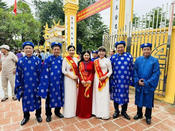HĐHPVN dâng hương tri ân danh tướng đất Thăng Long HĐHPVN dâng hương tri ân danh tướng đất Thăng Long