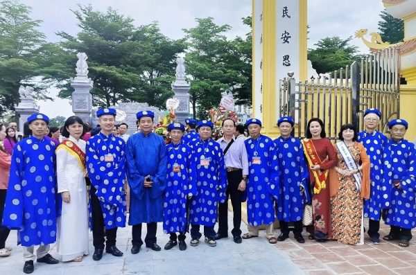 HĐHPVN dâng hương tri ân danh tướng đất Thăng Long HĐHPVN dâng hương tri ân danh tướng đất Thăng Long
