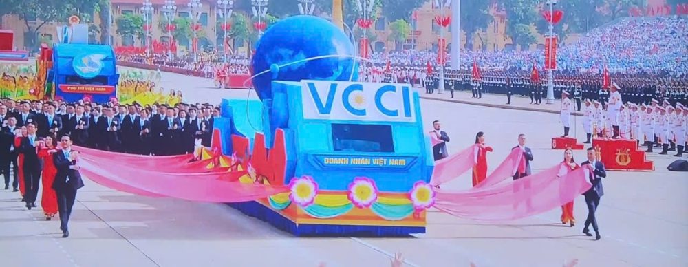 Khối Doanh nhân Việt Nam diễu hành ngày Quốc khánh 2/9: Dấu ấn trong ngày hội lớn của dân tộc Khối Doanh nhân Việt Nam diễu hành ngày Quốc khánh 2/9: Dấu ấn trong ngày hội lớn của dân tộc