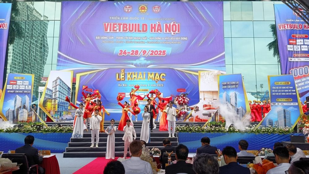 Gần 300 doanh nghiệp trong và ngoài nước tham gia Triển lãm Quốc tế Vietbuild Hà Nội 2025 Gần 300 doanh nghiệp trong và ngoài nước tham gia Triển lãm Quốc tế Vietbuild Hà Nội 2025