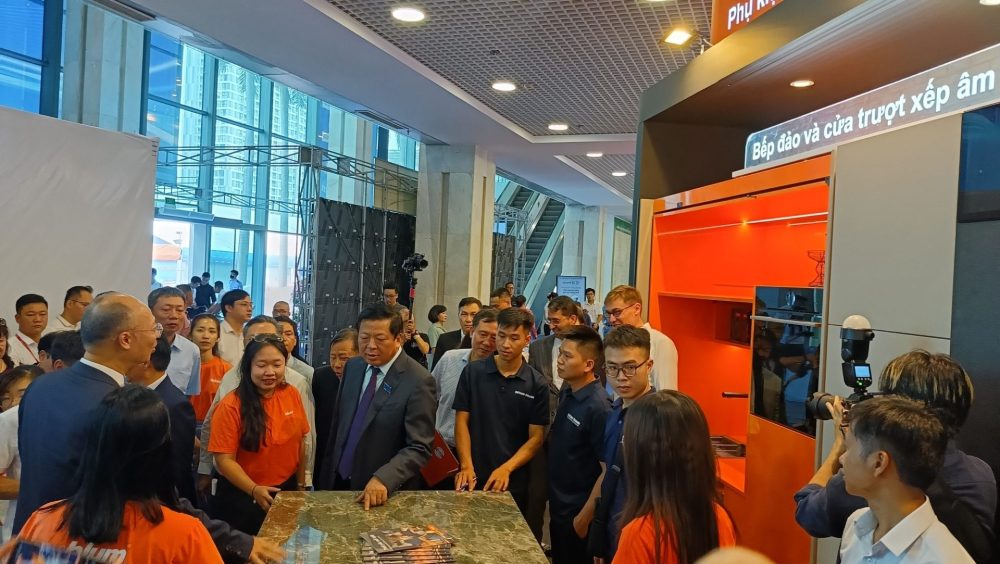 Gần 300 doanh nghiệp trong và ngoài nước tham gia Triển lãm Quốc tế Vietbuild Hà Nội 2025 Gần 300 doanh nghiệp trong và ngoài nước tham gia Triển lãm Quốc tế Vietbuild Hà Nội 2025