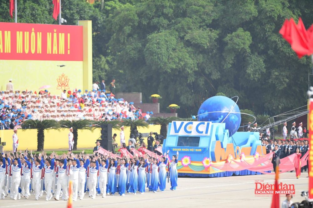Khối Doanh nhân Việt Nam diễu hành ngày Quốc khánh 2/9: Dấu ấn trong ngày hội lớn của dân tộc Khối Doanh nhân Việt Nam diễu hành ngày Quốc khánh 2/9: Dấu ấn trong ngày hội lớn của dân tộc