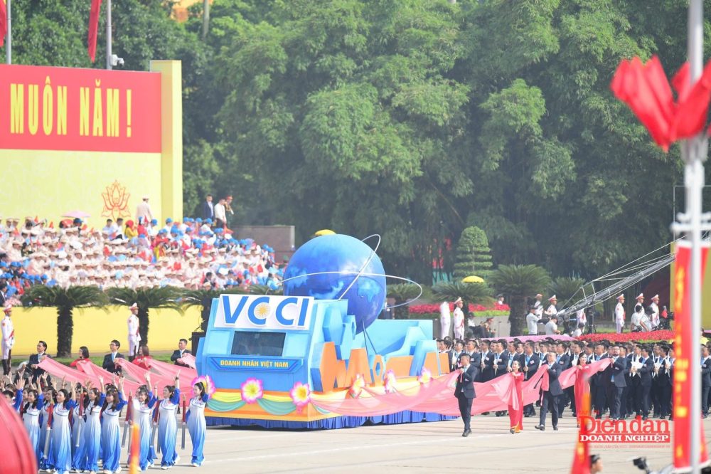 Khối Doanh nhân Việt Nam diễu hành ngày Quốc khánh 2/9: Dấu ấn trong ngày hội lớn của dân tộc Khối Doanh nhân Việt Nam diễu hành ngày Quốc khánh 2/9: Dấu ấn trong ngày hội lớn của dân tộc