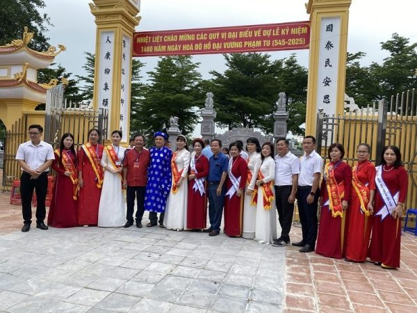 HĐHPVN dâng hương tri ân danh tướng đất Thăng Long HĐHPVN dâng hương tri ân danh tướng đất Thăng Long
