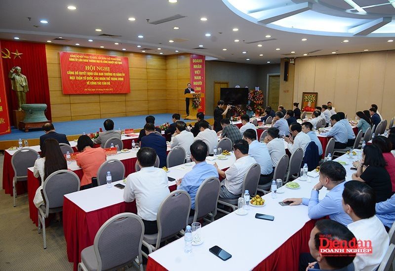 Thứ trưởng Bộ Tài chính Hồ Sỹ Hùng được điều động làm Bí thư Đảng uỷ VCCI Thứ trưởng Bộ Tài chính Hồ Sỹ Hùng được điều động làm Bí thư Đảng uỷ VCCI