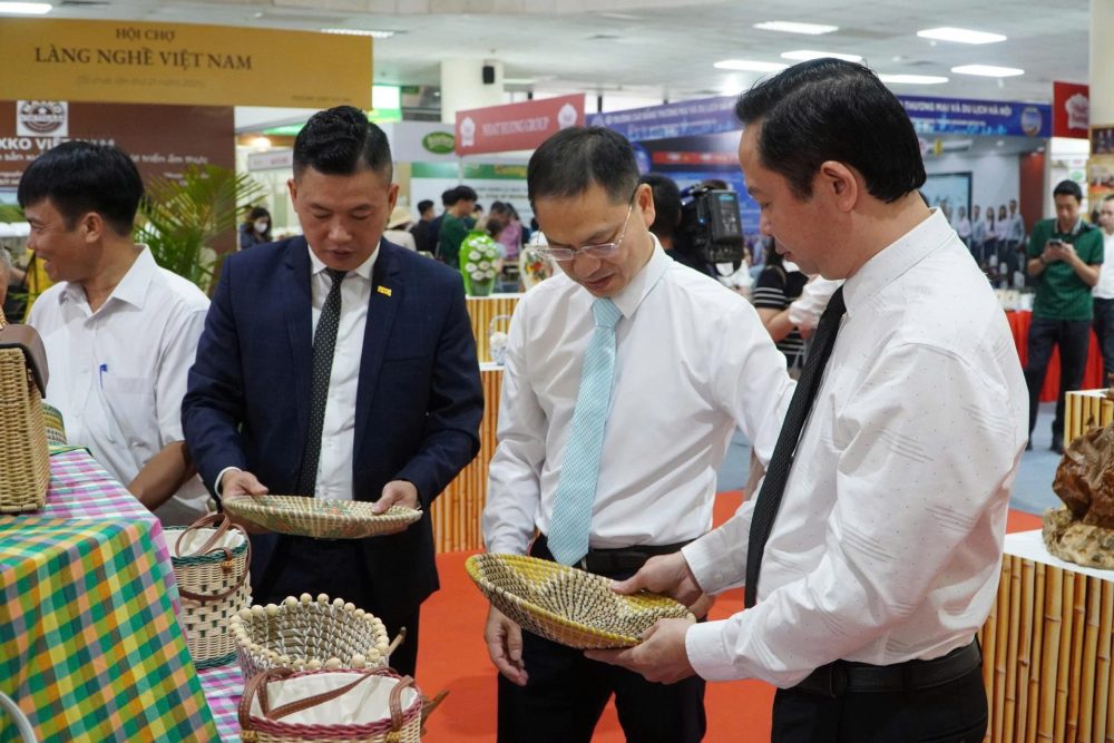 Khai mạc Hội chợ Làng nghề Việt Nam lần thứ 21 năm 2025 Khai mạc Hội chợ Làng nghề Việt Nam lần thứ 21 năm 2025